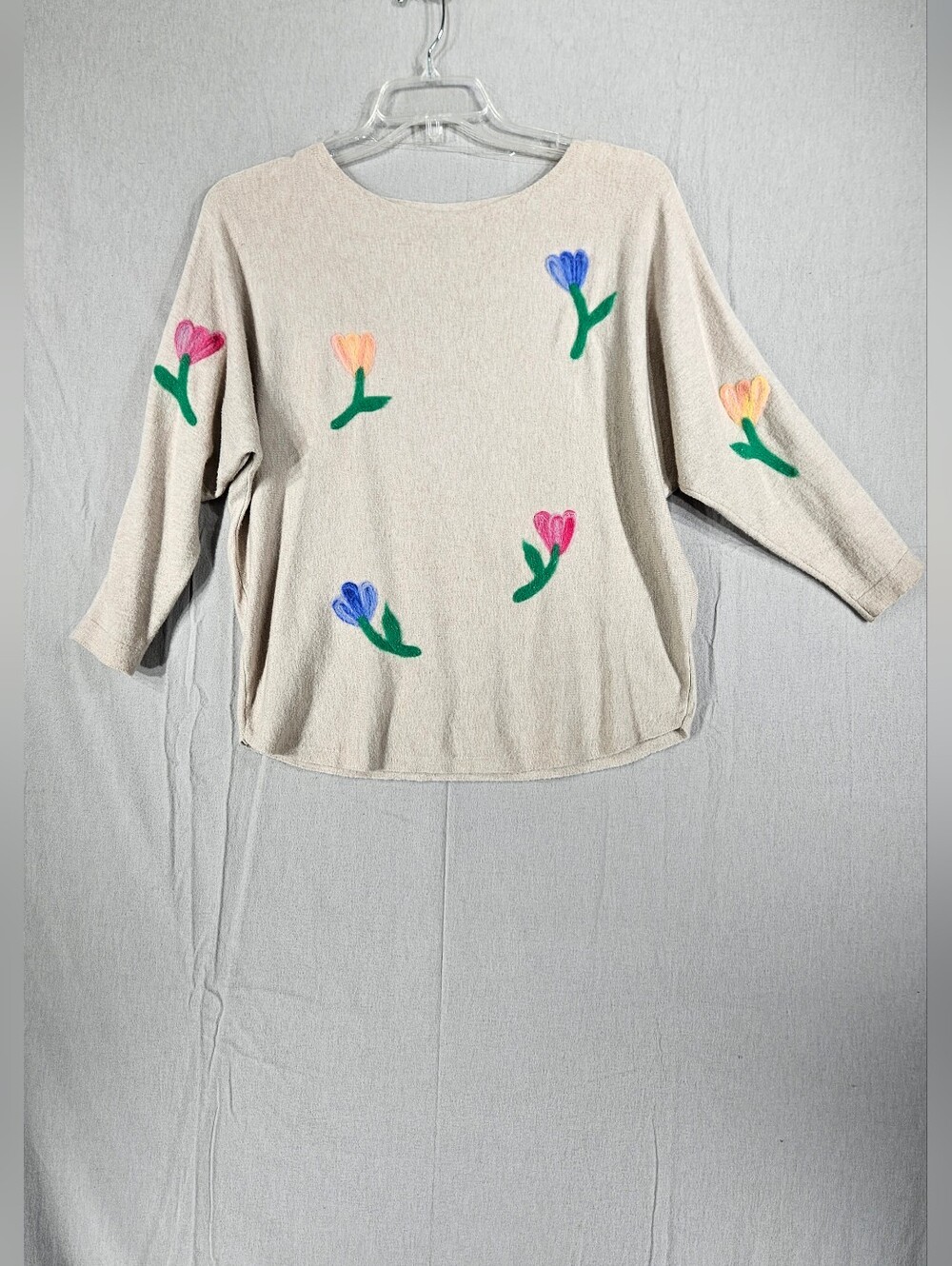 Aaeda 3/4 Tulip Applique Batwing Sleeve Soft Sweater Sz Medium